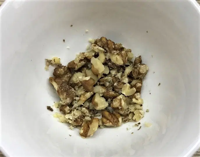 Салат с курагой и грецким орехом — шаг 5