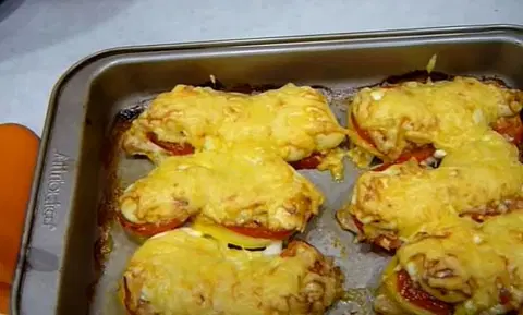 Курица по-французски с помидорами