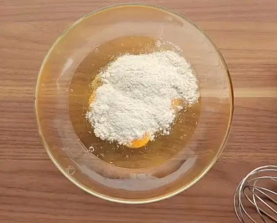 Яичные блинчики с курицей и грибами — шаг 1