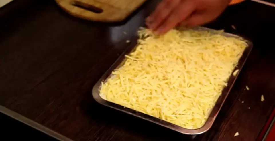 Нежный куриный жюльен с грибами и сыром — шаг 14