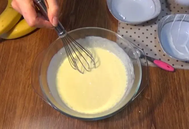 Пирог с бананами и сметанным кремом — шаг 4