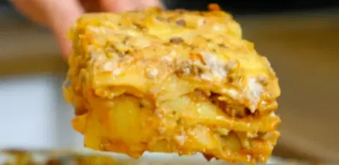 Лазанья с мясным фаршем и пармезаном