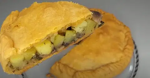 Пирог с картошкой и грибами