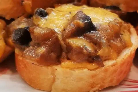 Грибные гренки с сыром