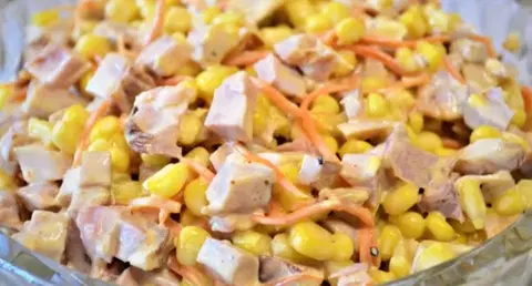 Салат из курицы с корейской морковкой и кукурузой