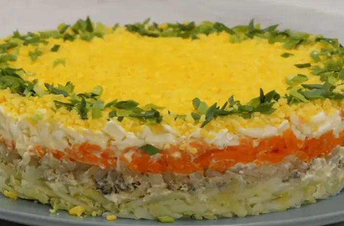 Вкусный рыбный салат Мимоза — шаг 8