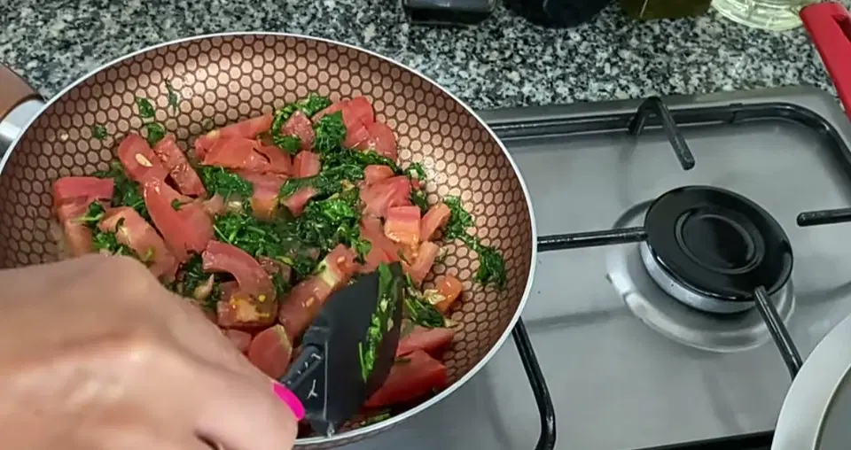 Вкусная яичница на завтрак — шаг 5