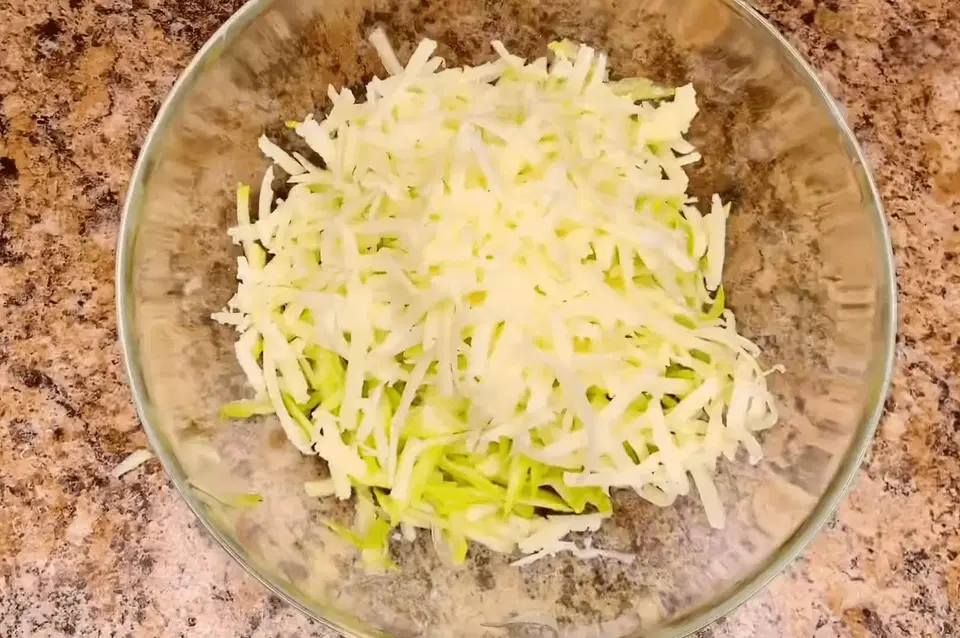 Кабачковые лепешки — шаг 1