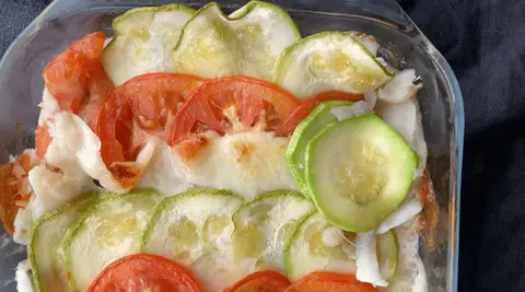 Тилапия с овощами в духовке