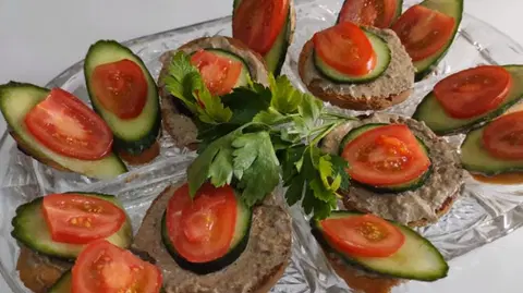Закусочные бутерброды с паштетом