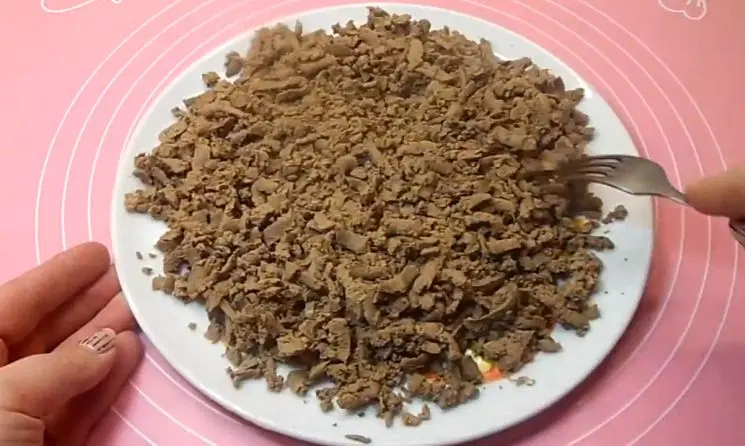 Печеночный слоеный салат — шаг 1