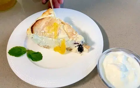 Яблочная запеканка с творогом и изюмом низкокалорийная