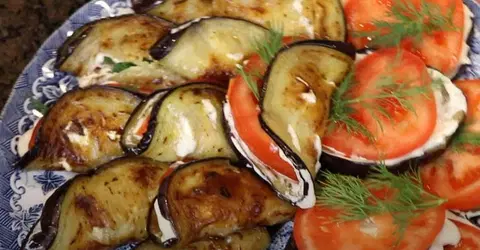 Баклажаны с помидорами и чесноком