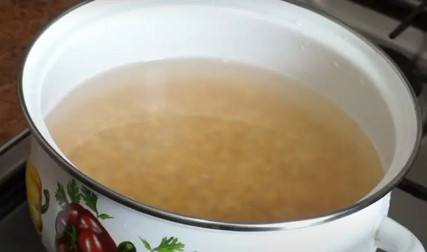 Гороховая каша с луком — шаг 1