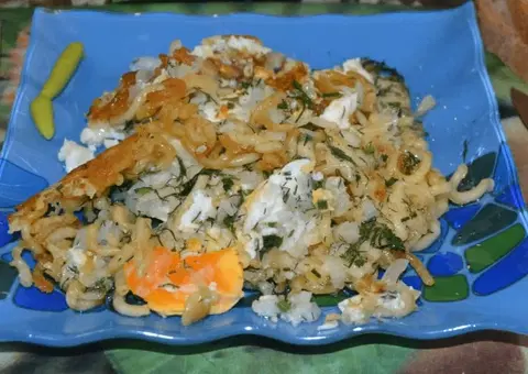 Макароны с яйцом и сыром на сковороде
