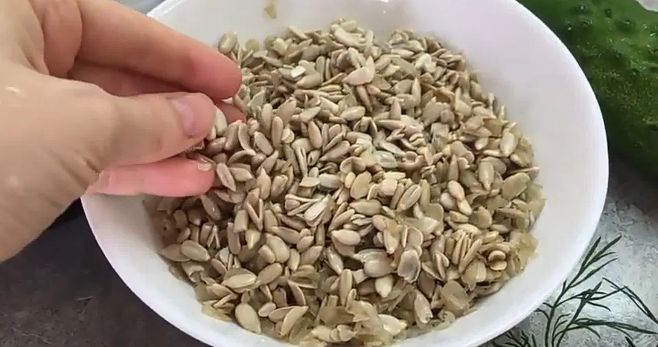 Овощная окрошка без яиц колбасы и картофеля — шаг 1