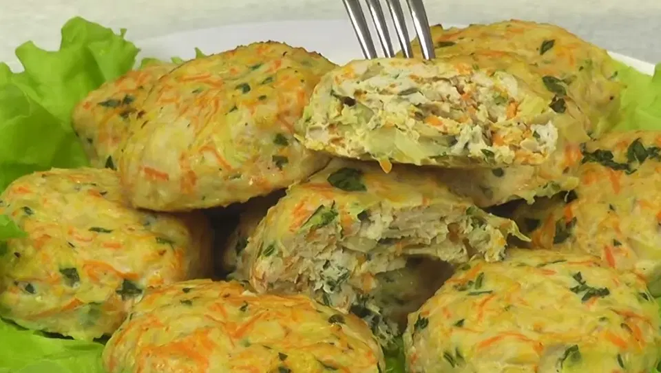 Диетические куриные котлеты с морковью