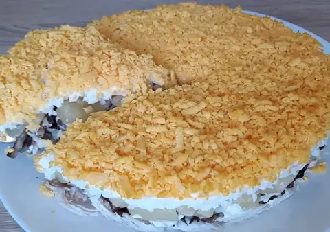 Салат с ананасами грибами и курицей