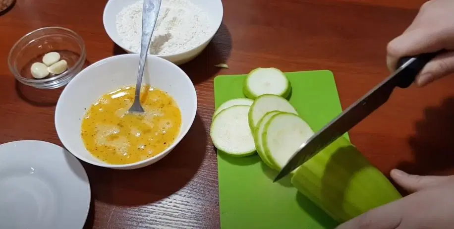 Кабачки с чесноком и укропом — шаг 4