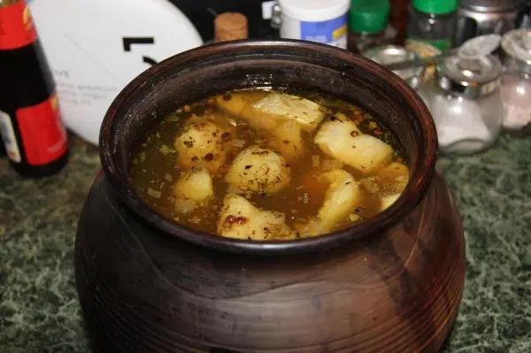 Вкусная уха в горшке