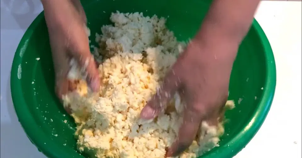 Осетинский пирог с картошкой и сыром — шаг 5
