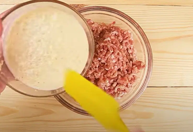 Куриные котлеты с овсяными хлопьями — шаг 3