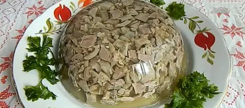 Заливное из куриных желудков