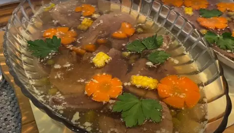 Заливное из говяжьего языка