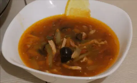 Быстрая солянка в мультиварке