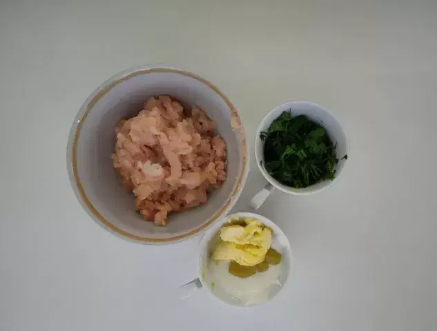 Ароматный риет с красной рыбой и зеленью — шаг 2