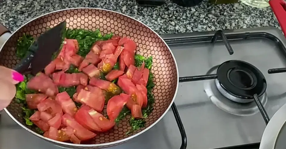 Вкусная яичница на завтрак — шаг 4