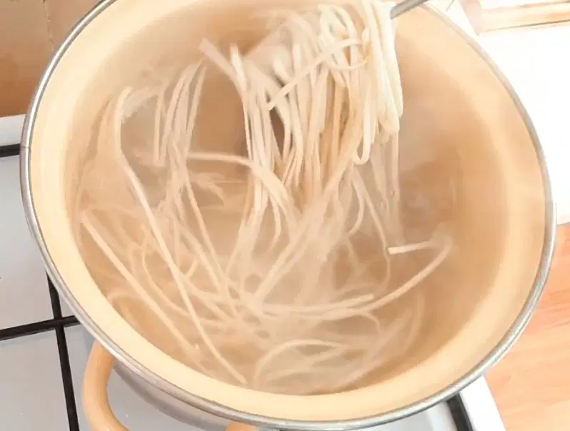 Лапша удон с курицей и овощами — шаг 6