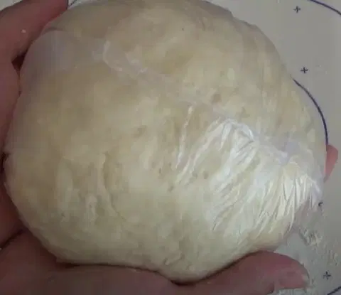 Тесто для пиццы на сметане и сливочном масле