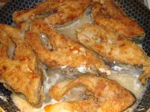 Кижуч в сметане на сковороде