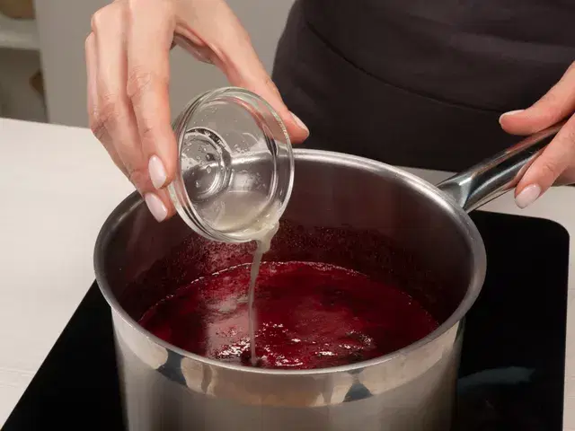Варенье из жимолости — шаг 3