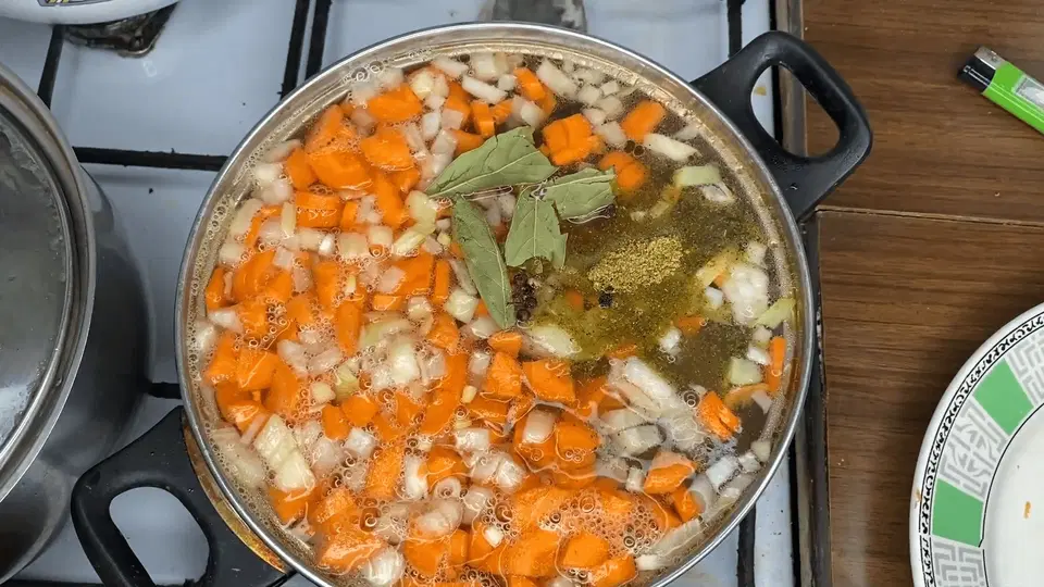 Рыбный суп из головы и хвоста форели — шаг 3