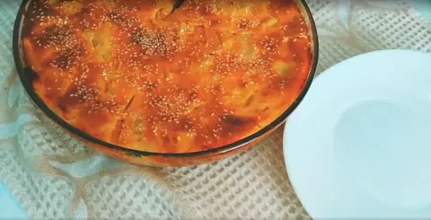 Заливной пирог на кефире с курицей и картошкой