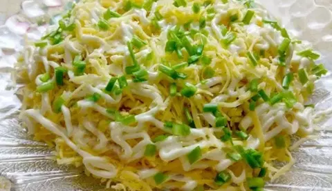 Шпротный салат с сыром