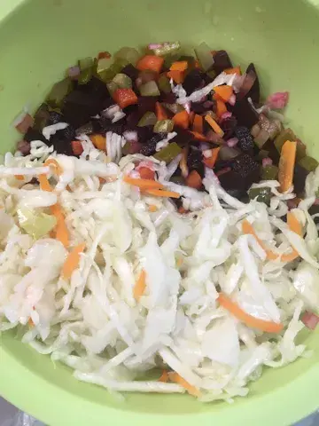 Быстрый винегрет без картошки — шаг 2