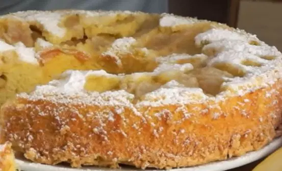 Классическая шарлотка с яблоками