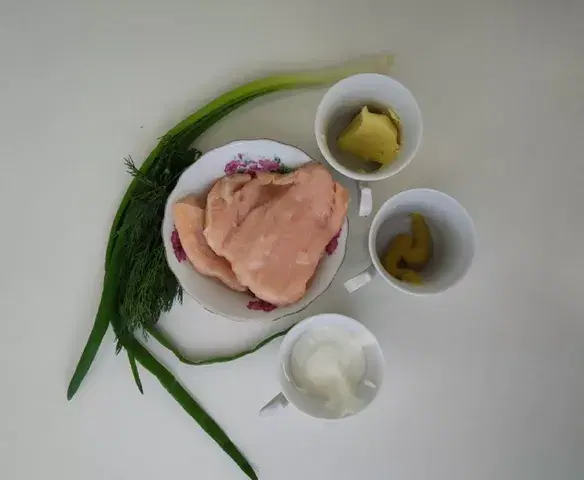 Ароматный риет с красной рыбой и зеленью — шаг 1