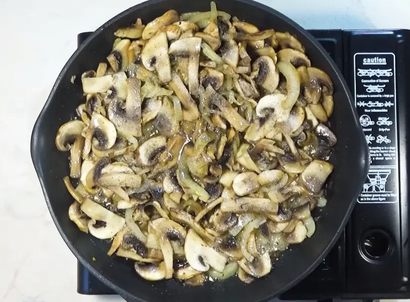 Картофель с шампиньонами в сметане — шаг 2