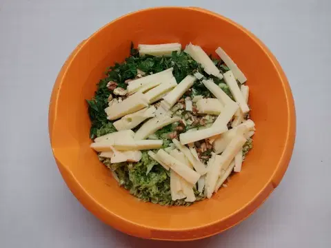 Салат сырой из огурцов