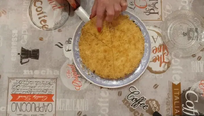 Насыпной пирог с творогом и яблоками — шаг 5