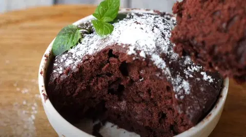 Кофейно шоколадный кекс в кружке
