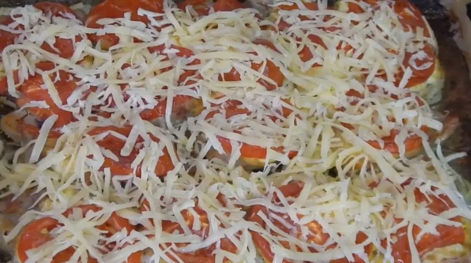 Свинина по-французски с сыром и луком — шаг 5