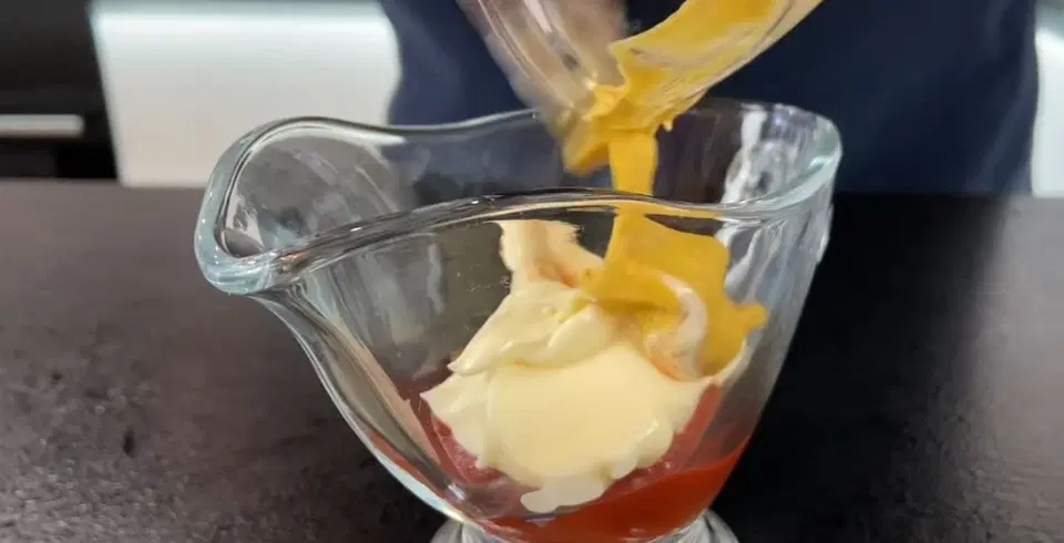 Домашние гамбургеры с маринованными огурцами — шаг 5