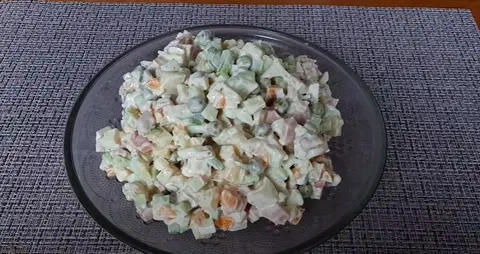 Оливье с яблоками