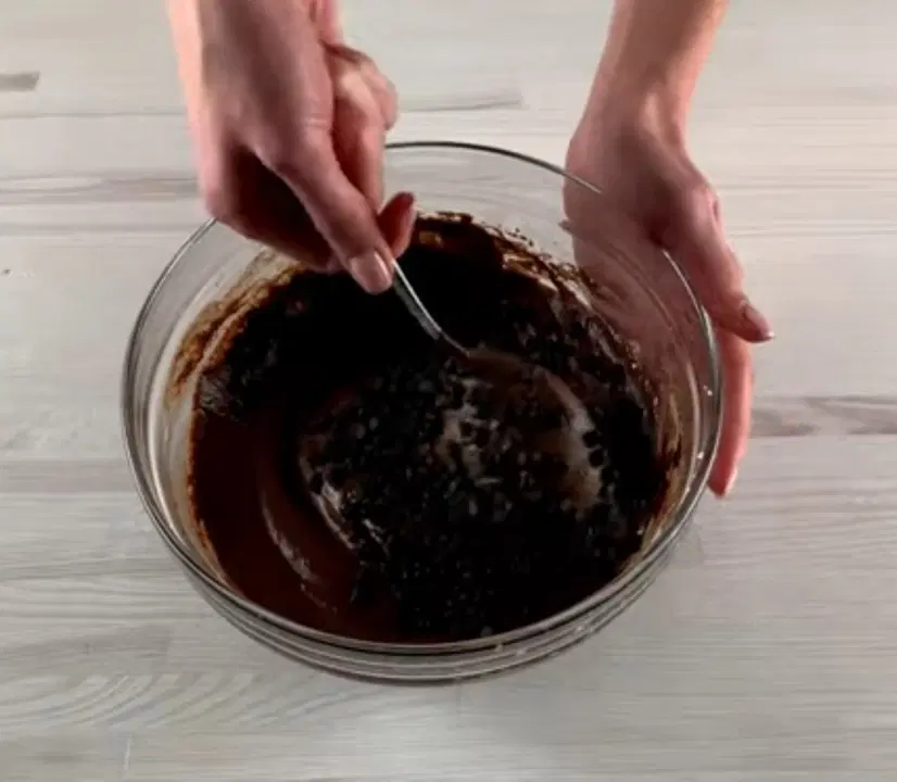 Классические шоколадные маффины с какао — шаг 7