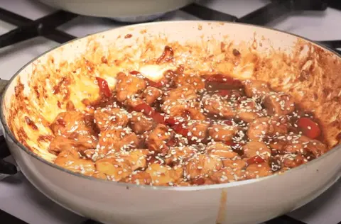 Индейка с овощами, кунжутом и соусом терияки